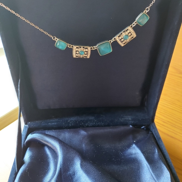 Liz Claiborne Silvertone Necklace w/Blue-ish Faux Stones and Faux Diamonds. - Picture 6 of 16